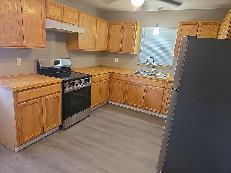 5251 Procter St — Photo 6