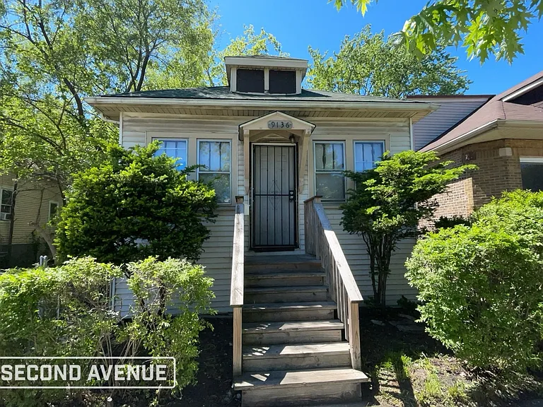 9136 S Blackstone Ave — Photo 1