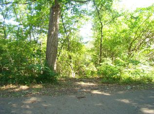 65415 E Peninsula Dr, Cassopolis, MI 49031