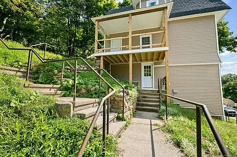 2 bed, 820 sqft, $1,600 — Photo 3