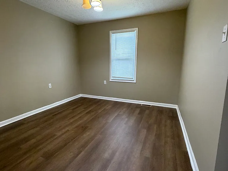 1113 Park Ln — Photo 8