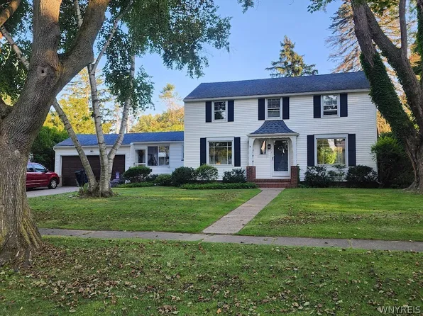 153 Pinecrest Dr, Rochester, NY 14617