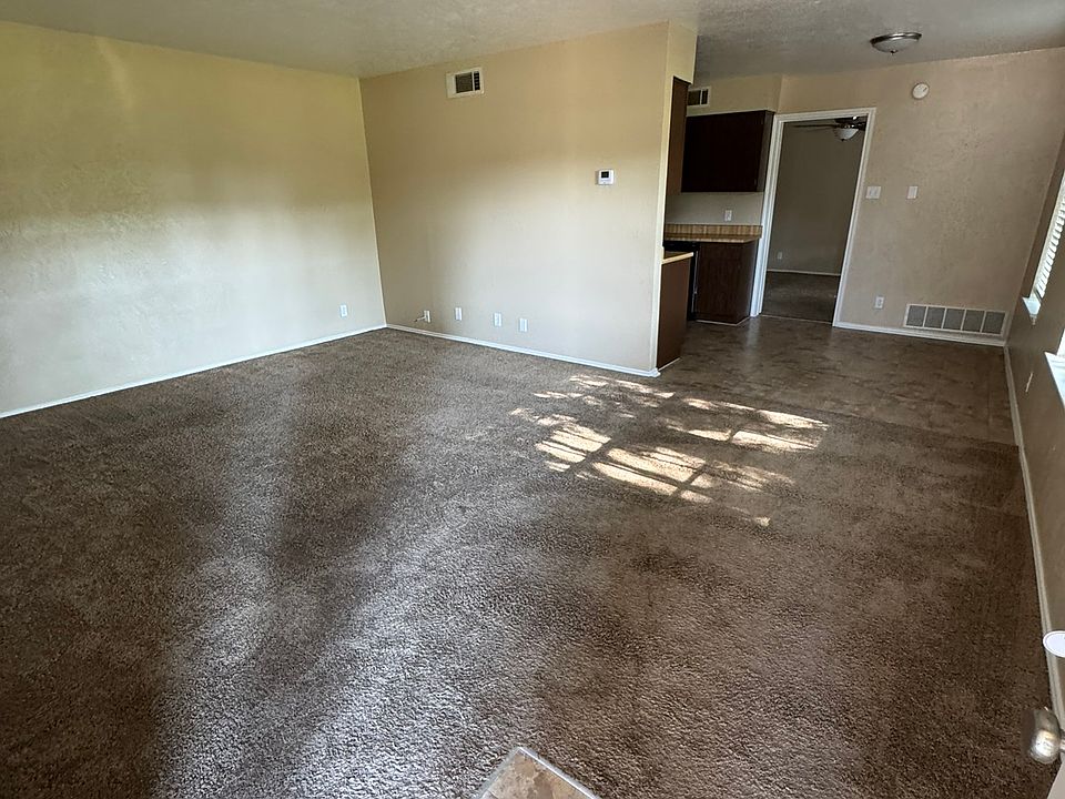 Entry/ Living Area