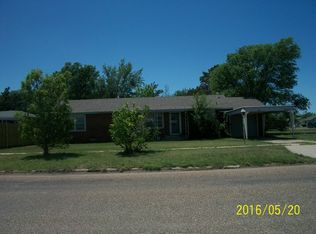 1110 S 4th St, Floydada, TX 79235