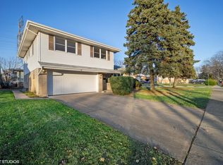 126 W Kathleen Dr, Des Plaines, IL 60016