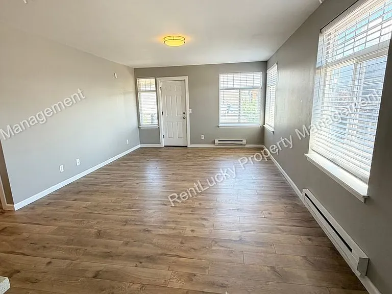 3315 Claremont Ave S — Photo 20