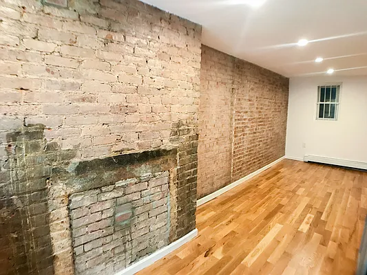 Rented by Clove Realty LLC | media 18
