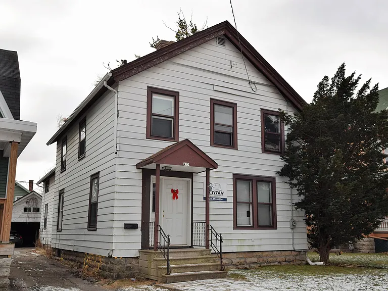 415 Amherst Ave — Photo 1