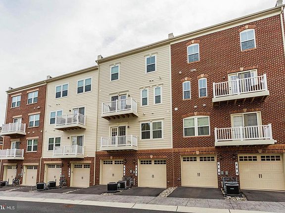 2nd image of 440 Blue Flax Pl #440