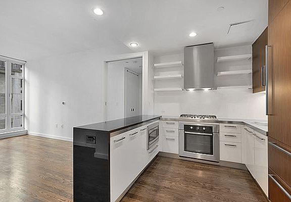 3rd image of 133 W 22nd St APT 5K