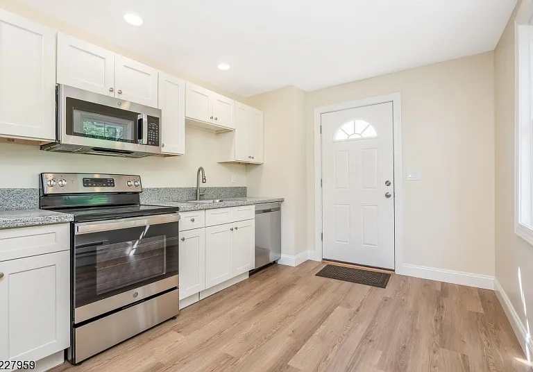 13 Maple St #15A — Photo 5