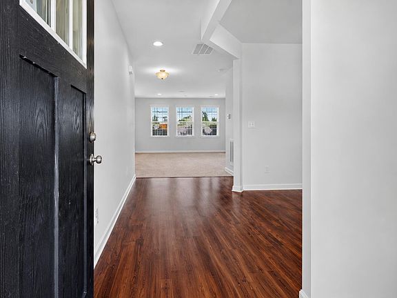 3rd image of 533 Pleasant Side Dr