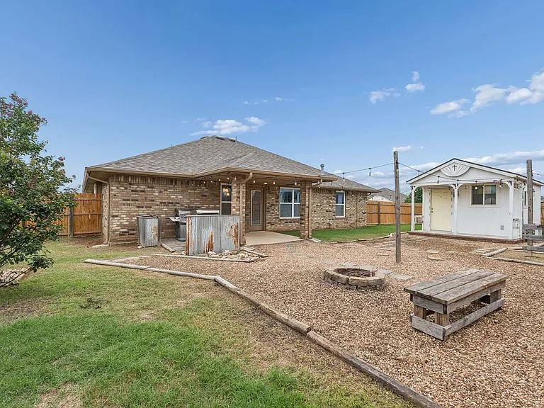 1751 Lexington Ct — Photo 46