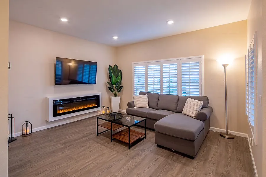 251 S Green Valley Pkwy — Photo 2