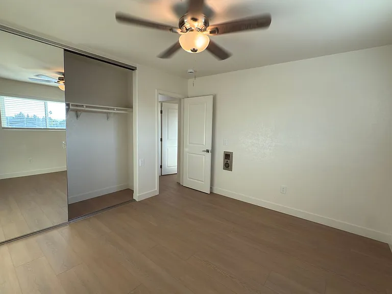 939 E Washington Ave — Photo 13