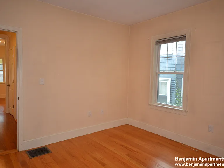 74 Brooks St #13 — Photo 18
