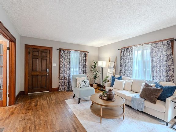4th image of 623 S Grove Dr