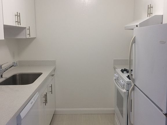 3rd image of 801 Franklin St APT 613