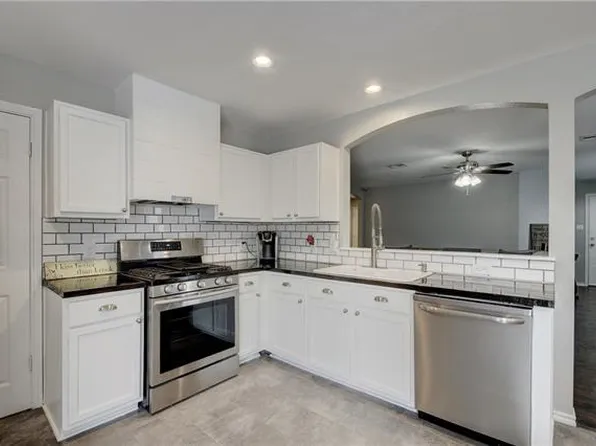 415 Jim Miller Dr, Kyle, TX 78640