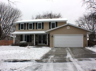 867 Deerpath Ct, Hoffman Estates, IL 60169