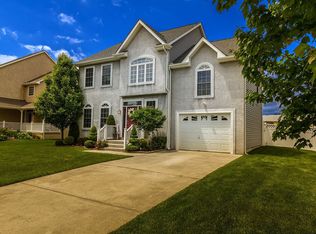 26 Farm House Ln, Maple Shade, NJ 08052