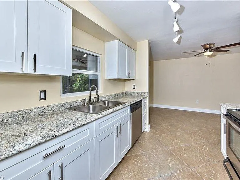 4480 Parrot Ave — Photo 4