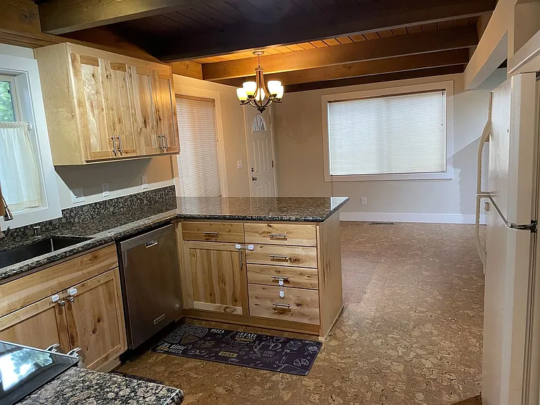 680 Taylor Way — Photo 4