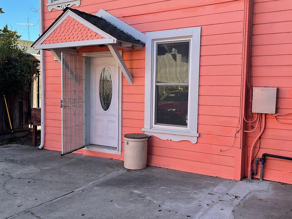 1st image of 559 N 4th St
