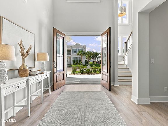 3rd image of 2096 Manor Parc Drive