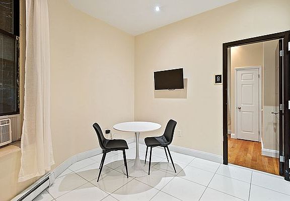 2nd image of 118 W 109th St APT 1W