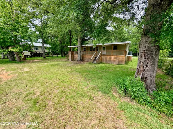 2109 Pascagoula Dr, Lucedale, MS 39452