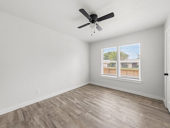 4th image of 3245 Pacesetter Dr