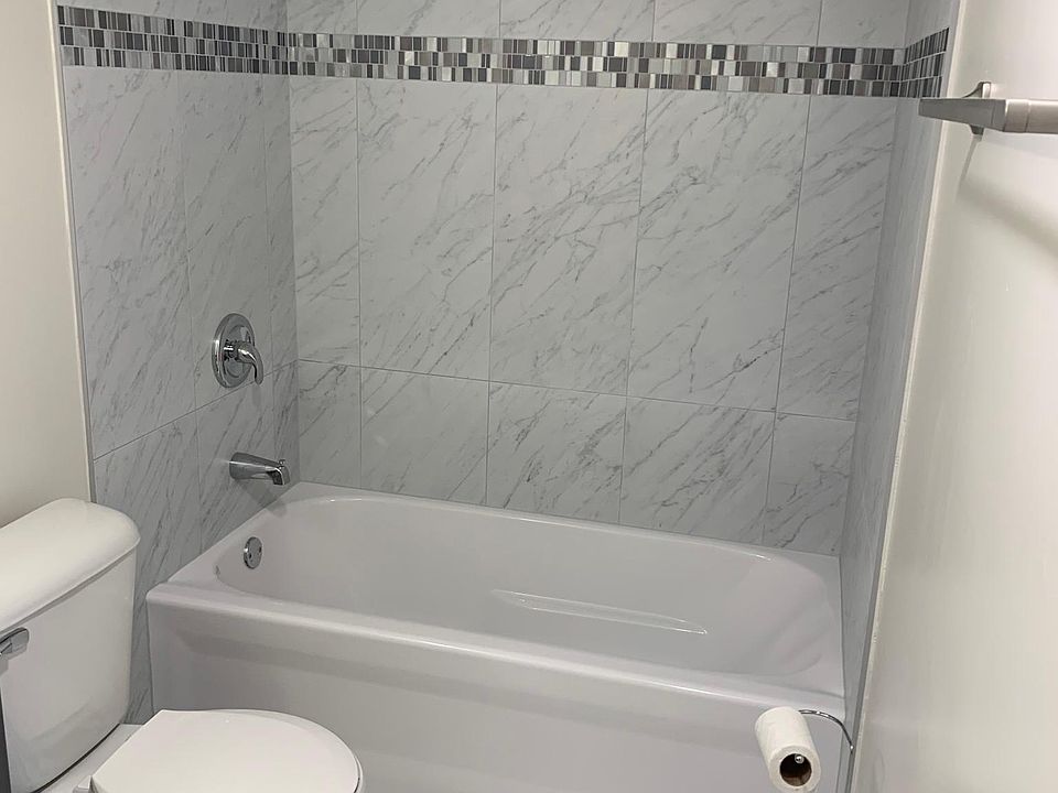 1st image of 3221 W Parkway Dr APT 22D
