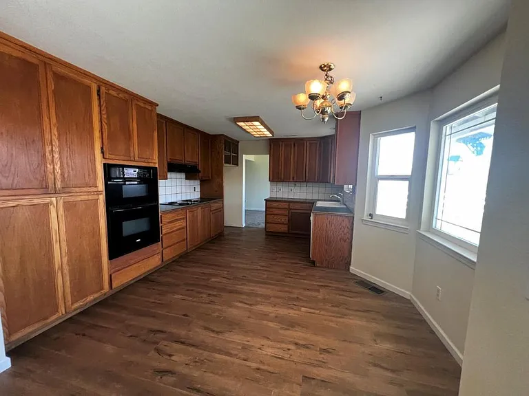 17800 Henry Rd — Photo 10