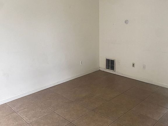 3rd image of 409 W College St #2