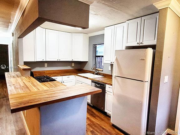 2nd image of 520B NE 58th St