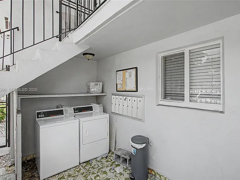 1245 SW 5th St #5 — Photo 5