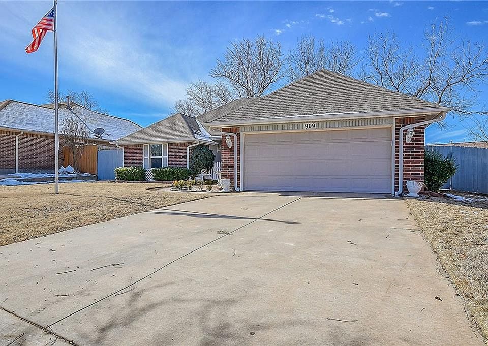 1st image of 909 Randall Dr