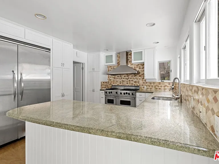 1759 N Beverly Dr — Photo 15