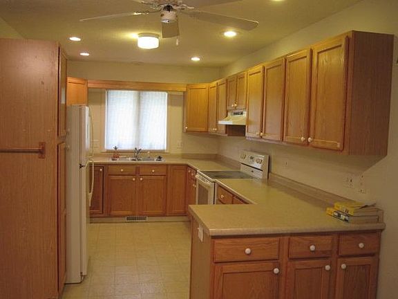 5th image of 23896 Woodmont Dr