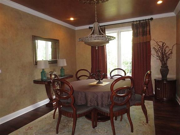 4th image of 8284 Old Woods Ct