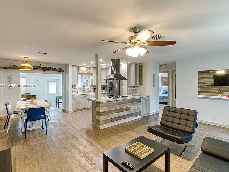3039 Grant St — Photo 10