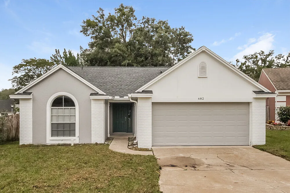 3 bed, 2.0 bath, 1408 sqft, $2,210 — Photo 1