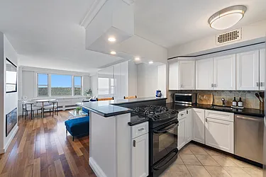 5700 Arlington Avenue, #22N