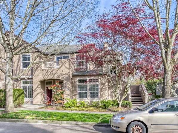 1828 NE Ashberry Dr, Hillsboro, OR 97124