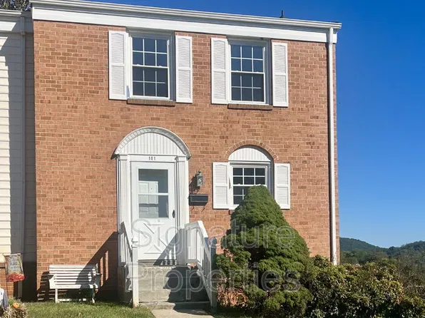 101 Southampton Dr, Vinton, VA 24179