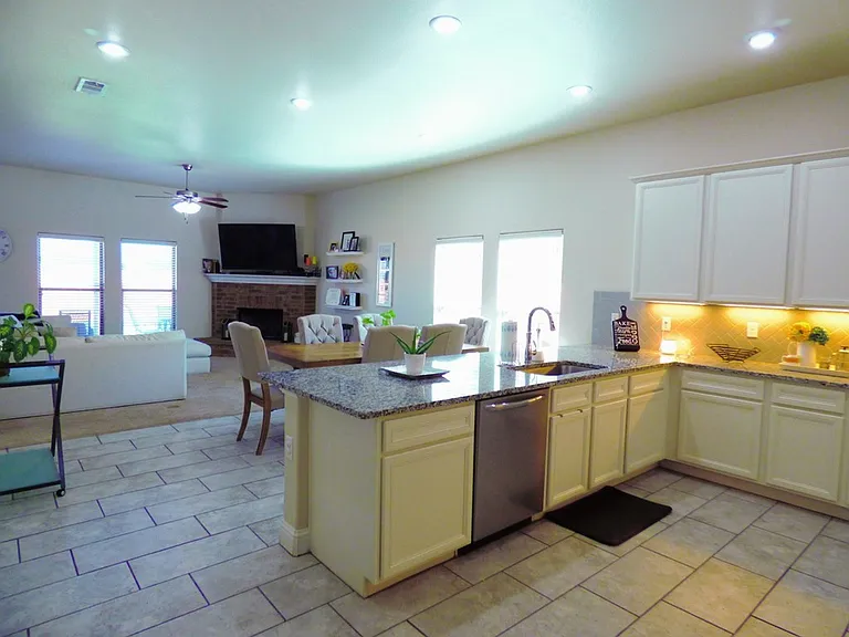 1501 Wrangler Ln — Photo 4