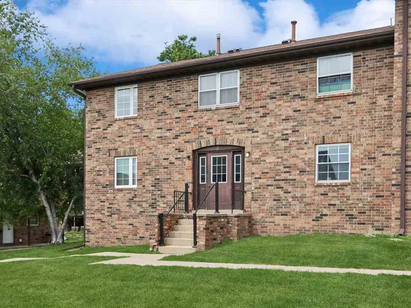 1402 21st Avenue Pl, Coralville, IA 52241