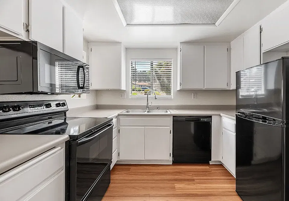 215 Woodland Pkwy #201
