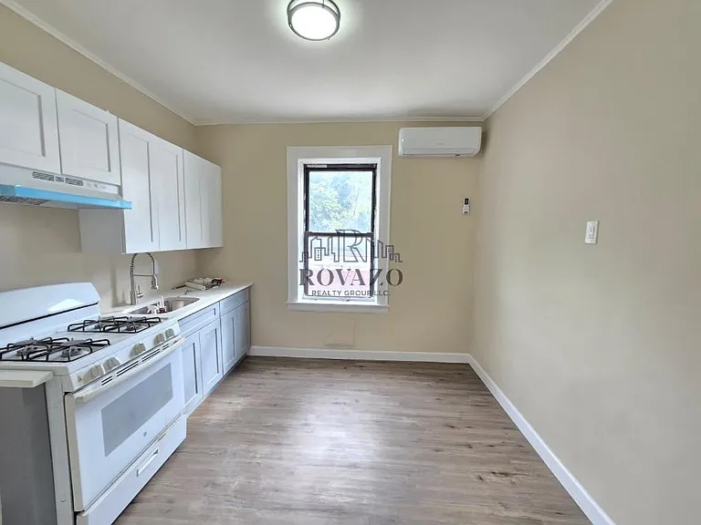 18-19 40th St #104 — Photo 1